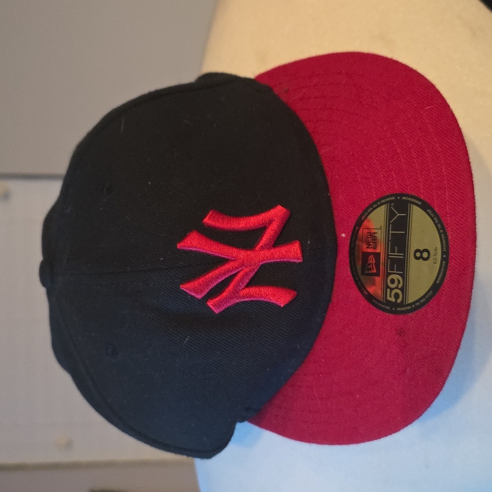 New Era New York Yankeesb lack and Red 59FIFTY Cap